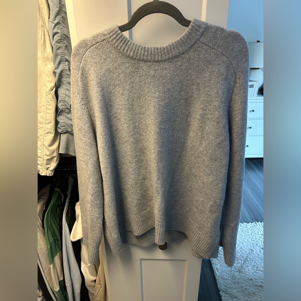 Abercrombie & Fitch Gray Crew Neck Sweater